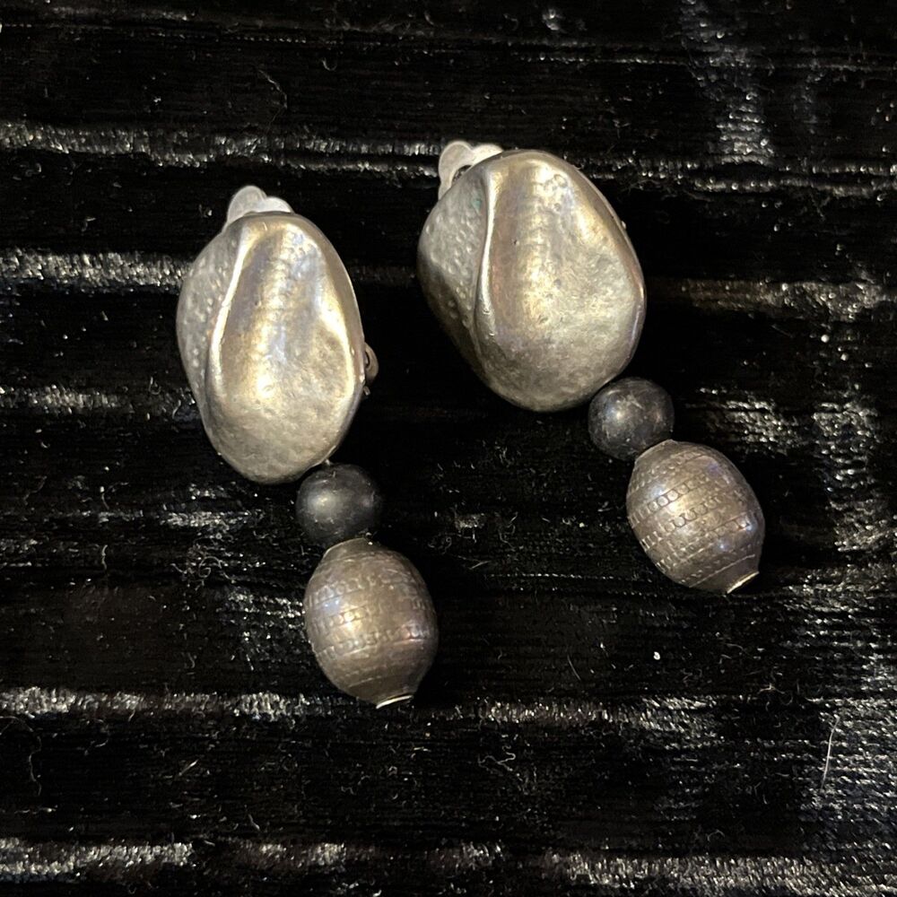 Vintage Mei Fa Silvertone Stamped Metal Ball Clip On Earrings Hammered